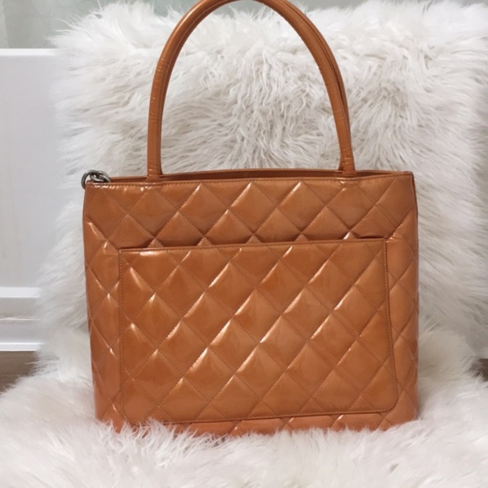 CHANEL Pink (Orange) Quilted Medallion Tote - Picture 2 of 8